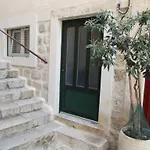 Kapo Authentic Old Town דירה *