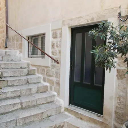 Kapo Authentic Old Town